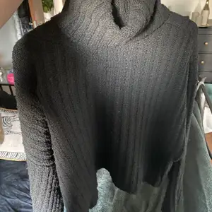 svart stor och mysig stickad tröja i storlek s från gina tricot 