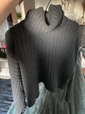 stor mysig stickad tröja - svart stor och mysig stickad tröja i storlek s från gina tricot 