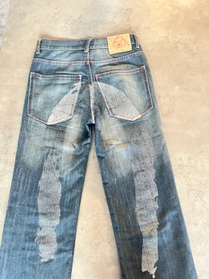Evisu Jeans - As snygga evisu jeans som jag har älskat men helt enkelt inte får användning till längre.  Jag kan mötas upp i Stockholm om önskas! 💗