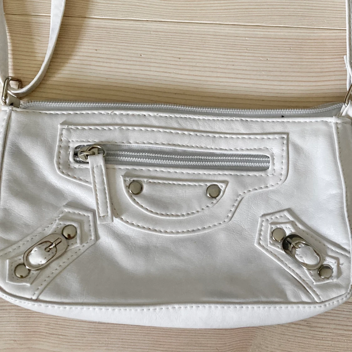 Vit axelväska - 90