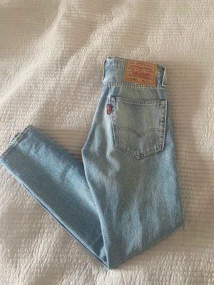 Lågmidjade Levi’s jeans - Mycket bra skick, ej använda.