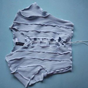 Top - Säljer en fin,blå top!!