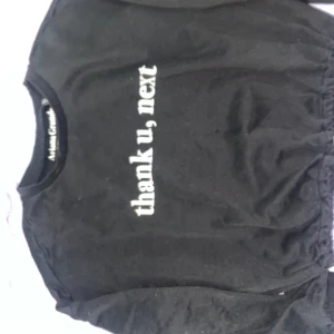 Thank u next tröja med elastic band. - Thank you next tröja 💞💍 Sick: aldrig använt  Priset kan diskuteras 💬💞