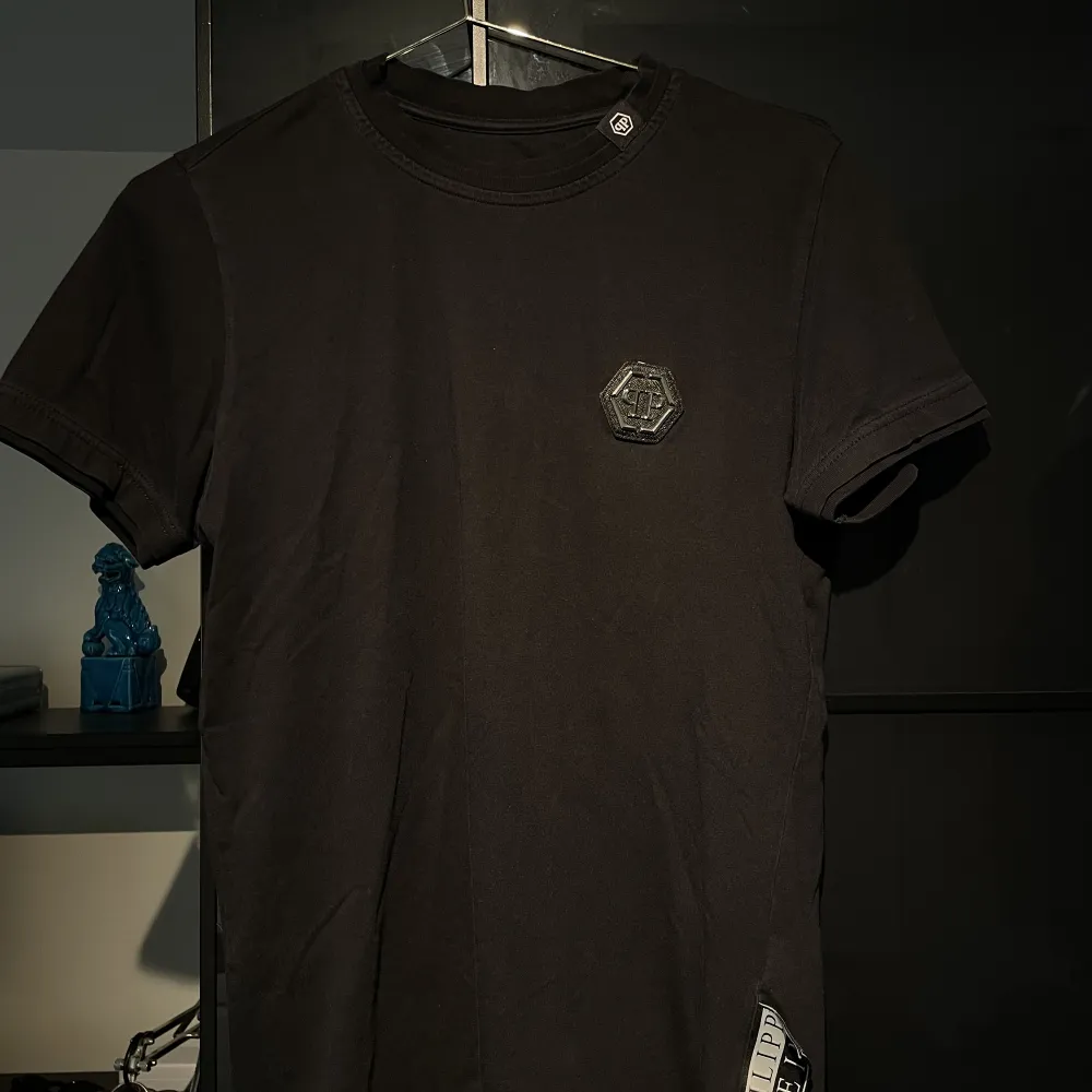 Stilren svart t-shirt från Philipp plein. Använd men gott skick. . T-shirts.