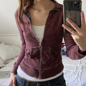 Sammet flis - Snygg sammet flis från Plush & Lush köpt second hand. Tecken på användning finns men inga skador eller likanande. 