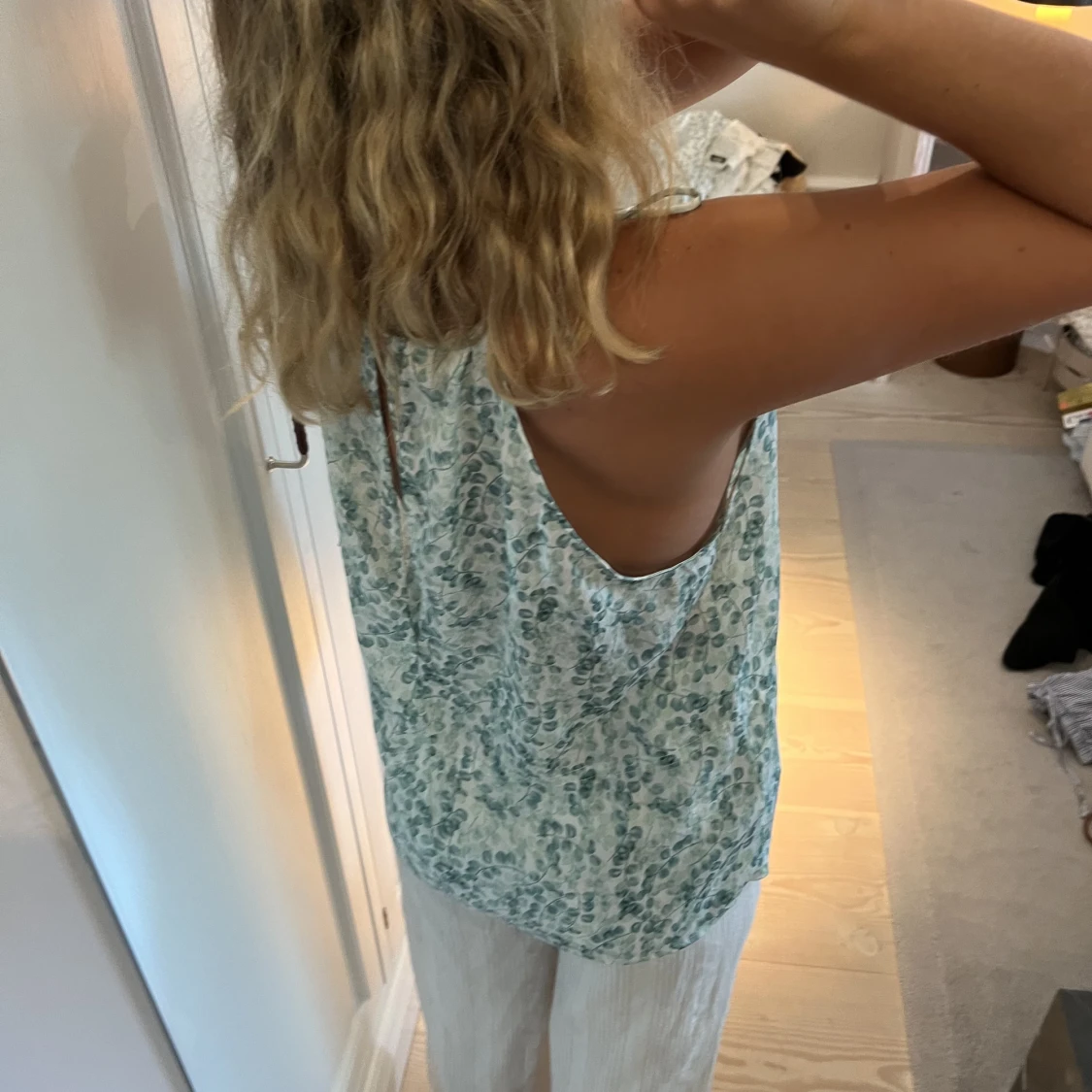 Blommig topp halterneck  - 91