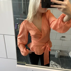 Blus  - En jätte fin blus från Gina som endast är använt 1 gång ❤️