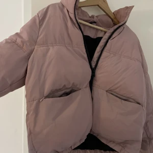 Rosa jacka  - En Rosa Jacka den är använd bara 2gånger 