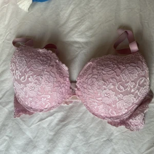 Bella push up bh - Bella push up bh från Cubus knappt använd då den ej passade 70D