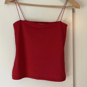 Rött croppat linne - Fint rött linne i storlek xs, Nyskick! 