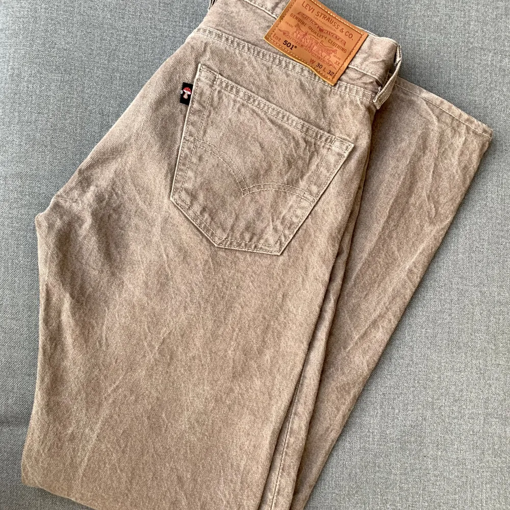 Levi’s 501 köpta i december i jättefin färg. Använda en gång. Storlek 30-32. Jeans & Byxor.