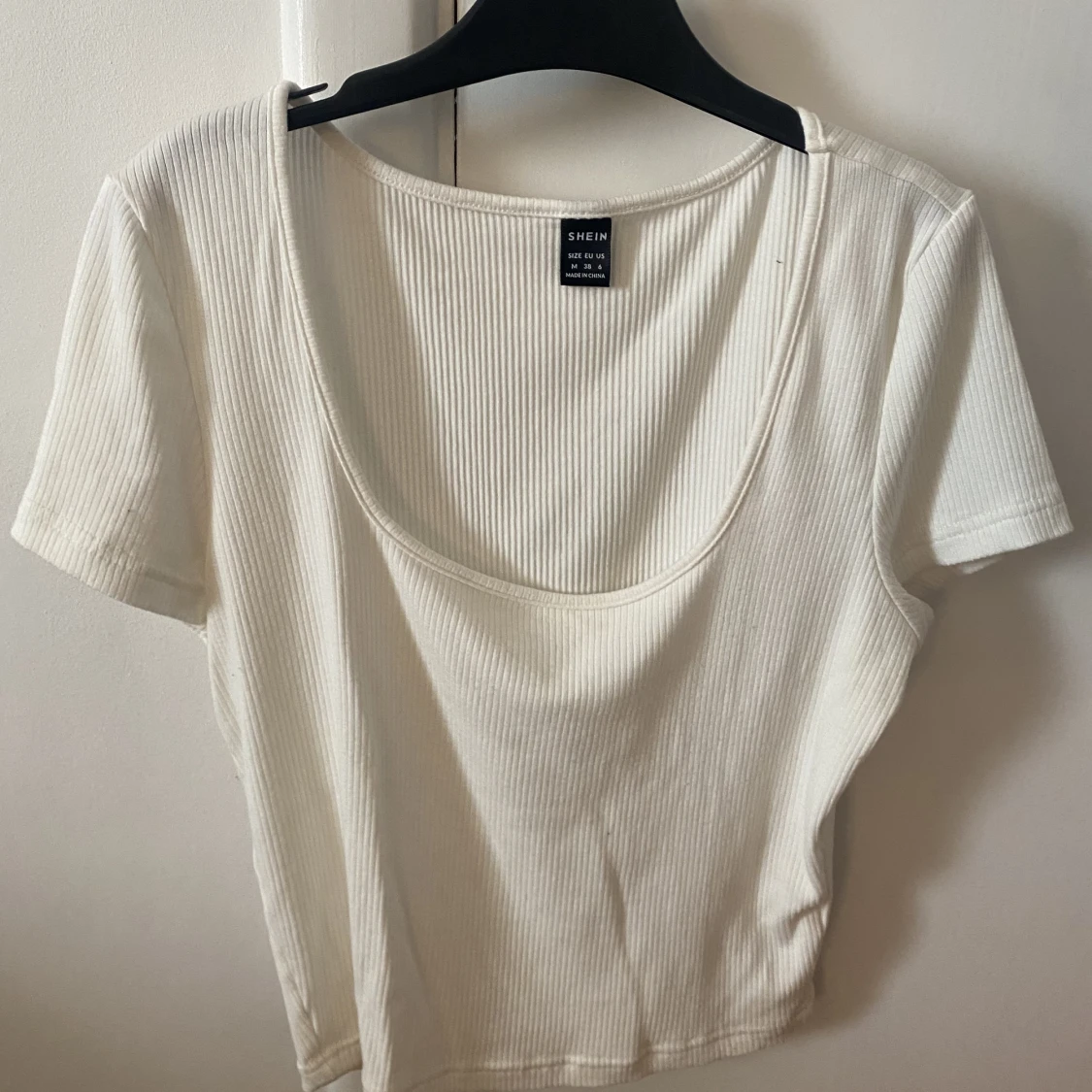 Vit söt U ringad topp 