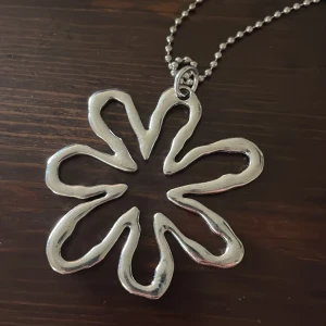 Halsband nytt - Nytt nickelfritt halsband 6 cm stort med en lång kulkedja 