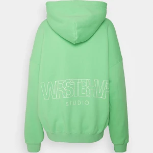 Worst behaviour hoodie  - Worst behaviour neon grön oversized hoodie bra skick Använd bara några gånger säljer eftersom jag använder aldrig den. Skriv för Fler Bilder.