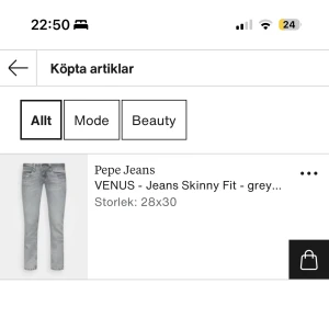 Grå Pepe jeans - Grå Straight Pepe jeans i modellen Venus & färgen Wiser wash. Nypris: 1000 kr. Bara använts några gånger då de var lite små när jag köpte dem men nu passar de inte längre. Inga defekter. Ifall flera är intresserade blir det budgivning.