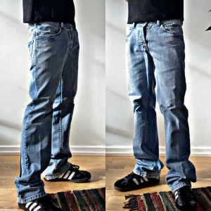 Vintage Loosefit jeans - Ett par fräna vintage jeans från 2002, av märket Blend. Bra material och i fint skick. Lite slitna nere vid hälarna men det ger en snygg look. 📏midjemått 40 cm & längd 104 cm 💫
