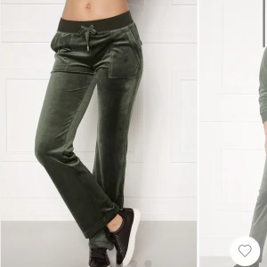 Juicy couture  - Säljer mina byxor i storlek M då de ej kommer till andvändning, bra skick. Nypris 1000 mitt pris är 500-köparen står för frakten💕❤️hör av dig för privata bilder eller frågor