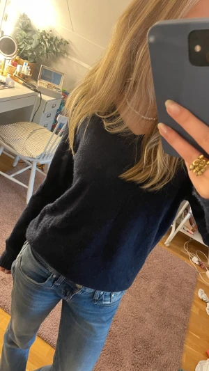 Stickad tröja - Trendig tröja från Vila. Jättefint skick, inte nopprig eller sånt❤️