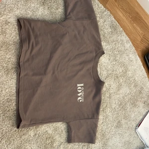 Magtröja - Lila/beige magtröja som nu inte kommer till användning längre. Fint skick. 