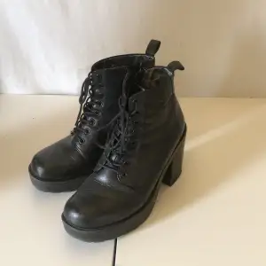 Svarta vagabond läder skor i bra skick💕