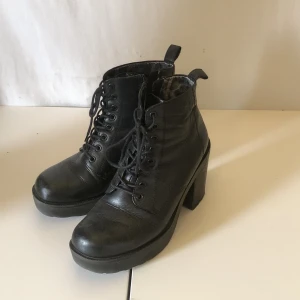 Vagabond läder skor - Svarta vagabond läder skor i bra skick💕