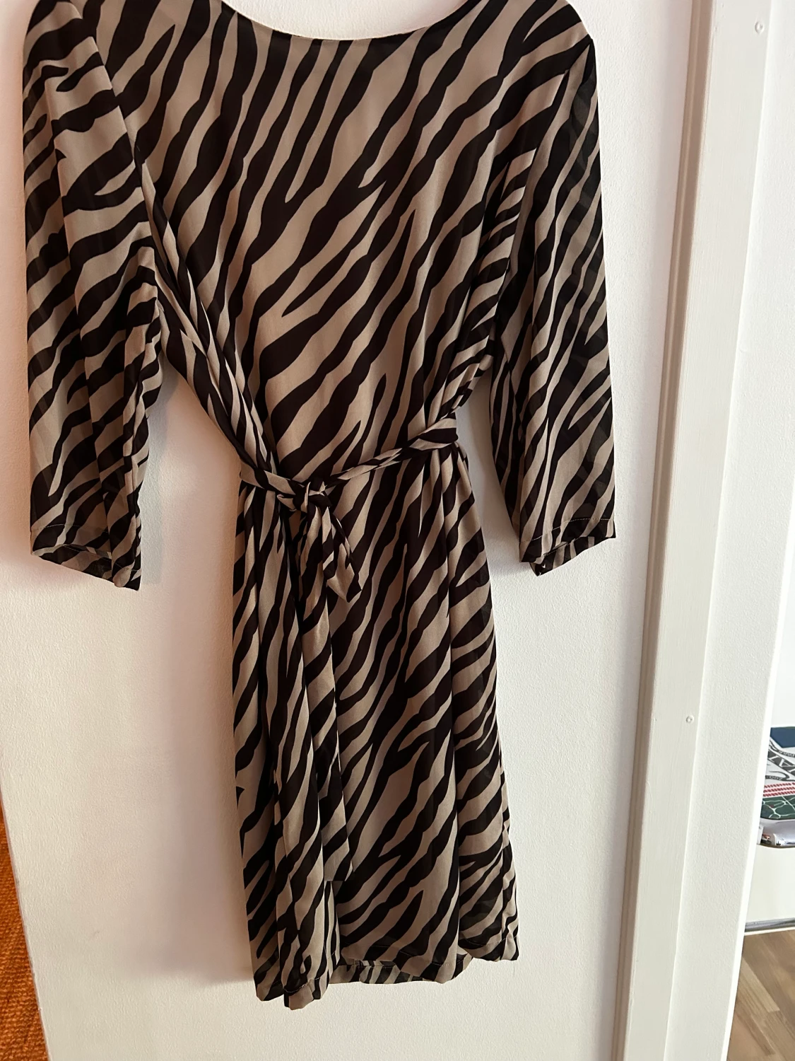 Djurmönstrad klänning 