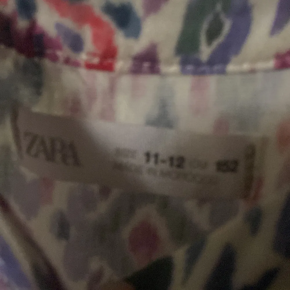 Säljer min Zara klänning skriv om ni är intresserade ❤️. Klänningar.