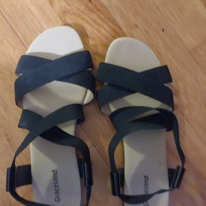 Säljer skor - Bra skick 