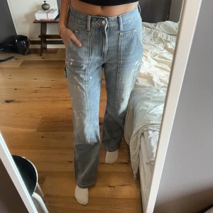 Carpenter jeans - Jag säljer dessa supercoola ”carpenter jeans” från weekday då de tyvärr inte kommer till användning. Knappt använda och i jättebra skick!