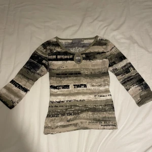 Trendig topp  - Topp från KappAhl (tidigare köpt secondhand) i storlek XS/S!  Notera trekvartsärmar Kan mötas i sthlm/frakta via köp nu! ❤️