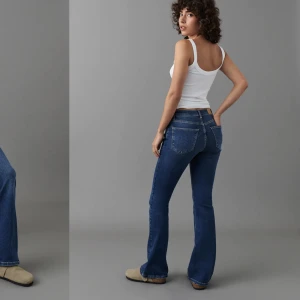 bootcut jeans  - lågmidjade bootcut jeans som jag köpte på gina tricot men som knappt kommit till användning! Snygg passform🤞🏼🤞🏼🌟fråga för fler bilder! Originalpris 500:-