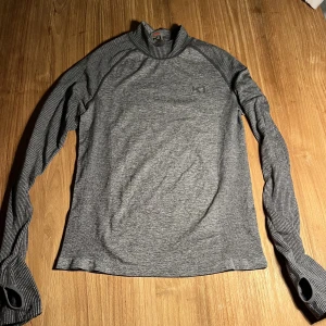 Träningssätt från kari traa  - Träningströja och tights från Kari traa (går att köpa separat)