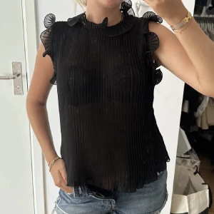 Söt topp - Fin topp från zara, använd 1 gång 