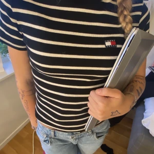 tommy hilfiger body💖 - as snygg tröja till skolan, passar till typ vad som helst💖💖pris kan alltid diskutera 