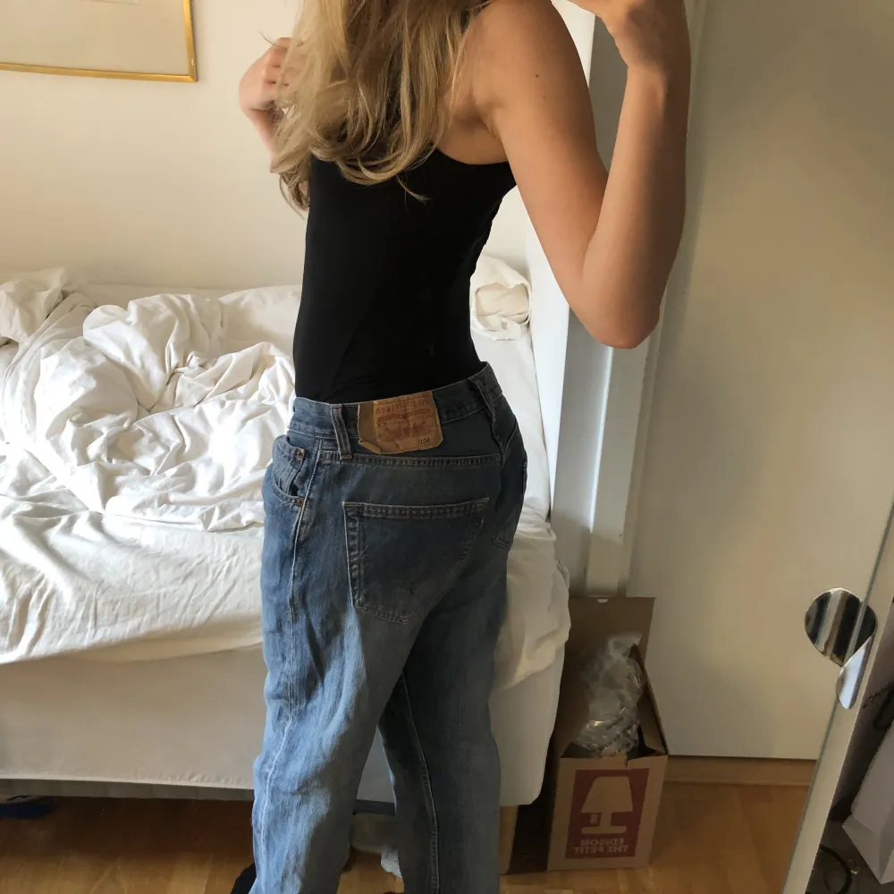 Supersnygga vintage Levis 501or som tyvärr inte kommit så mycket till användning då de var mer oversized än jag hade tänkt. Jag är ca 167 cm och trampar på flera centimeter💓. Jeans & Byxor.