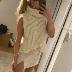 Stickat tröja  - ❌Lånade bilder❌ Oversized stickad tröja storlek S🤍 Tryck gärna på köp nu🤍