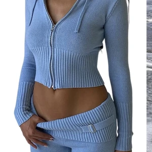 TRENDIGT SET - intressekoll på detta settet, har både blå och gråbrun! Skriv nu ifall du är intresserad🤍🤍