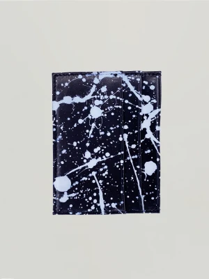 Plånbok ”Splattered” - Är du trött på att spendera flera tusen för en plånbok? Då är dessa extremt feta Limited edition korthållare perfekt för dig. Korthållarna är gjorda av äkta läder med hög kvalite till ett otroligt pris på 199SEK inklusive frakt! 
