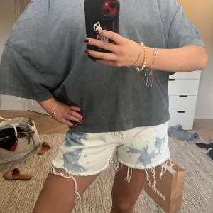 Tie dye shorts weekday - Köpte här på Plick av SelloutXX men de var tyvärr lite för stora så supersynd att jag behöver sälja 😭