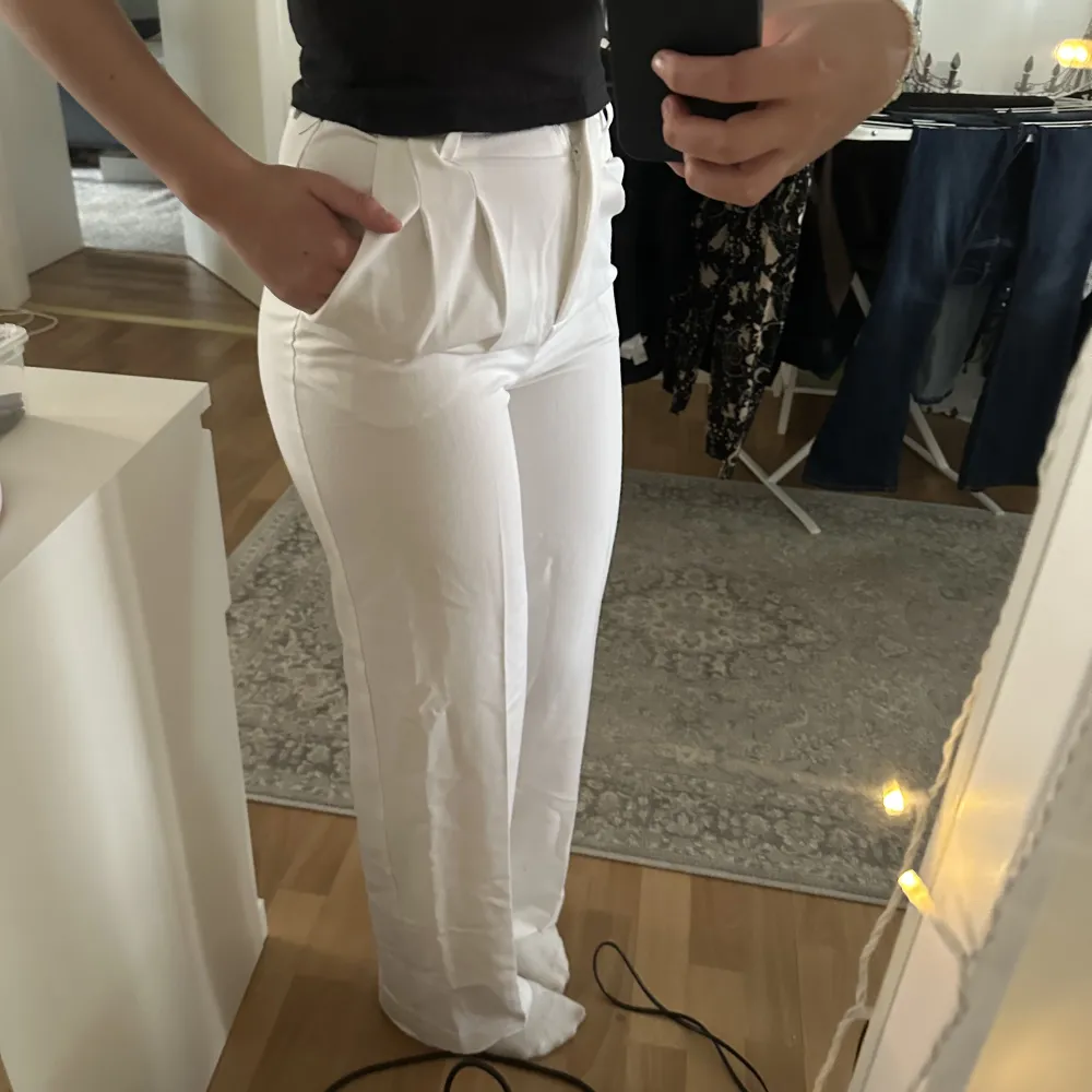 Kostymbyxor från bikbok, knappt använd✨🦋🌺. Jeans & Byxor.