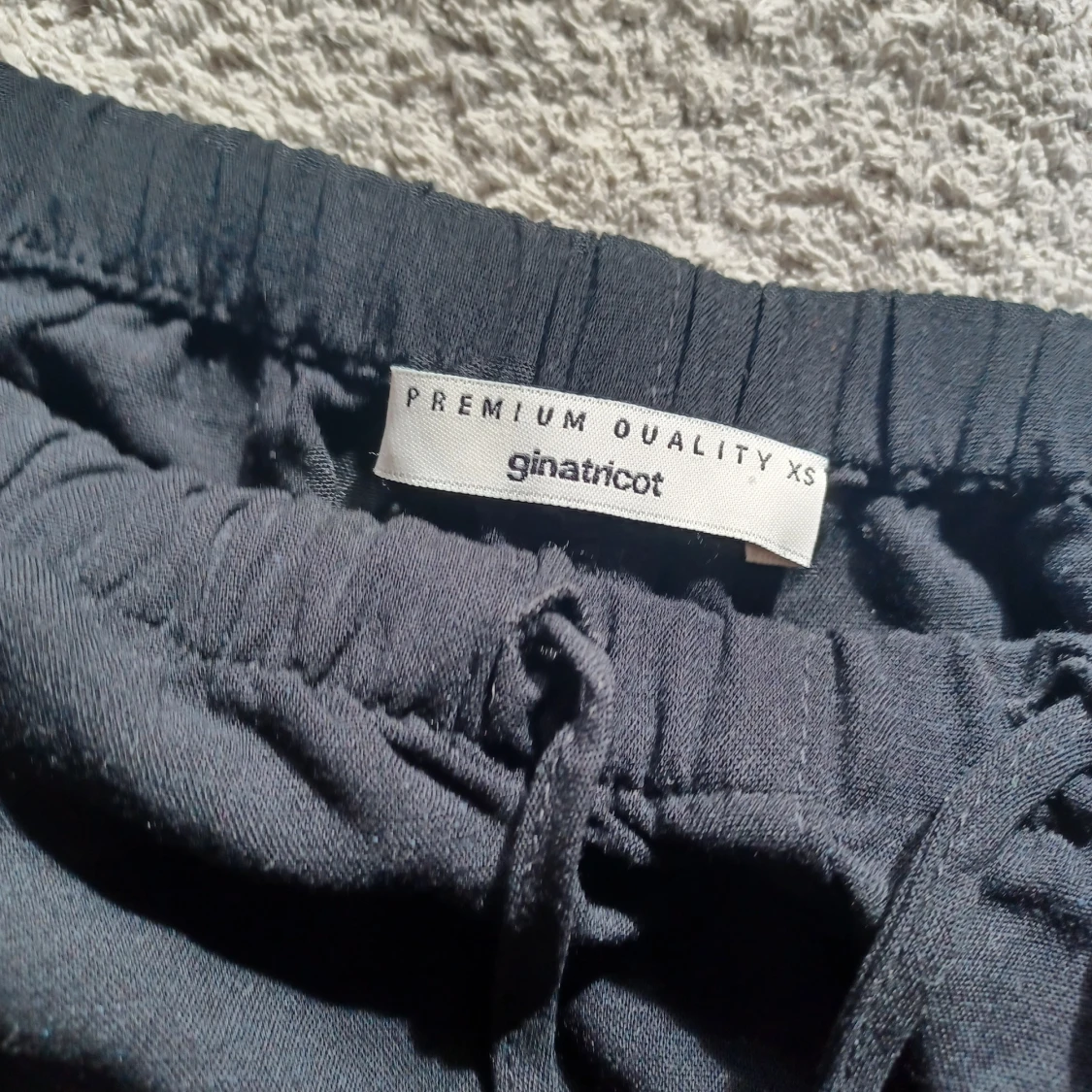 Svarta linnebyxor gina tricot  - 90