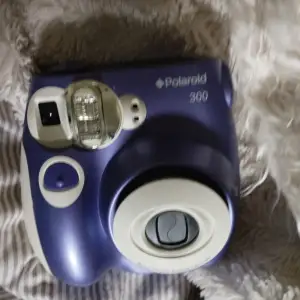 Helt ny Polaroid kamera, säljs för att den inte används ❤️🥰