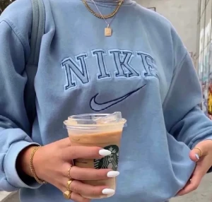 Oanvänd Nike vintage sweatshirt! - Oanvänd Nike vintage sweatshirt i ljusblått. Aldrig använd! Passar oversize XS-L