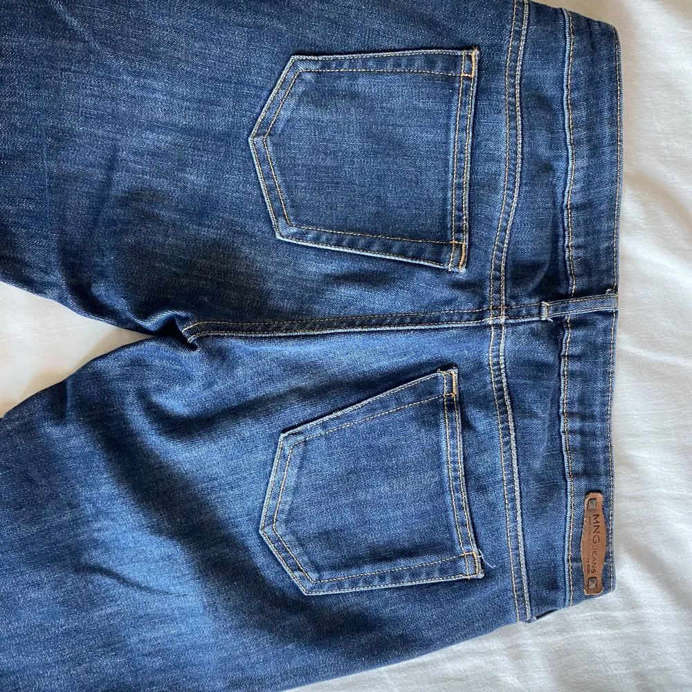 Jätte fina bootcut jeans,andvända fåtal gånger.super bra skick!👌🏼kom privat för fler bilder eller frågor!💞(köparen står för frakten‼️)pris kan diskuteras!. Jeans & Byxor.