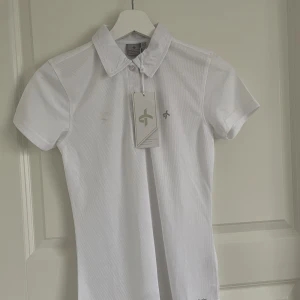 Tenni skjorta  - Väldigt fin, helt ny, aldrig använd, tennis skjorta