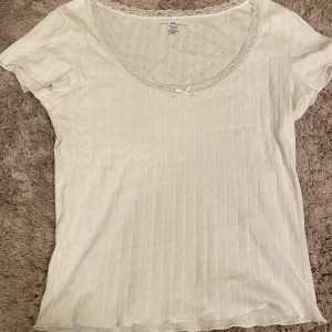 topp - Söt topp från brandy melville, kommer inte till användning