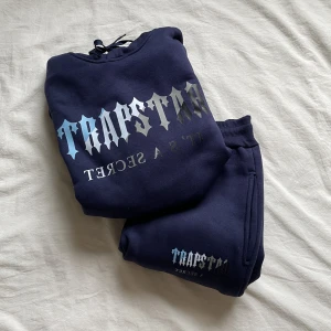 Trapstar set  - säljer detta trapstar set pga att den var för liten för mig, plagget är i nyskick. hör av dig vid frågor eller funderingar 😊