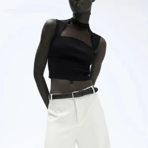 Slutsåld topp ifrån Zara - Säljer min slutsålda topp ifrån Zara, använd endast 2 gånger och är i bra skick💛storlek S Köparen står för frakten💛