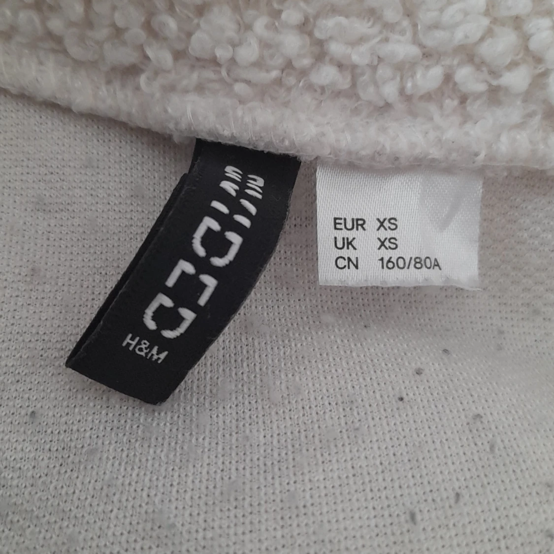 Fluffig vit tjocktröja - 91