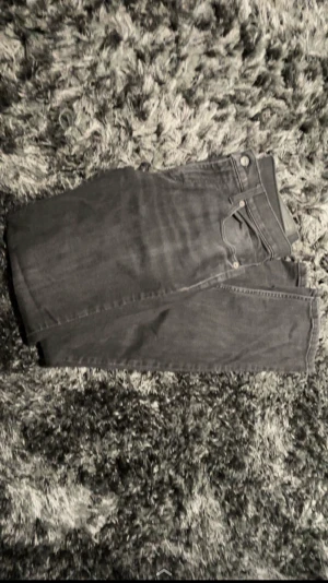 LEVI’S jeans  - Säljer Levis jeans i riktigt bra skick billigt  PRIS går att förhandla   W 30 L 32